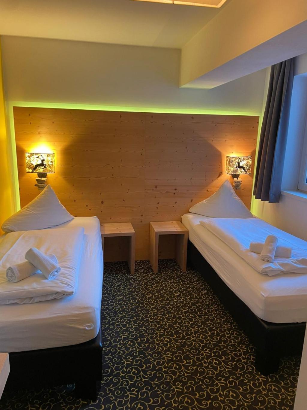 Partyhouse Harakiri Stay Different 60 Seconds To Mountains! Free Parking! Self Check-In Mayrhofen Exterior photo