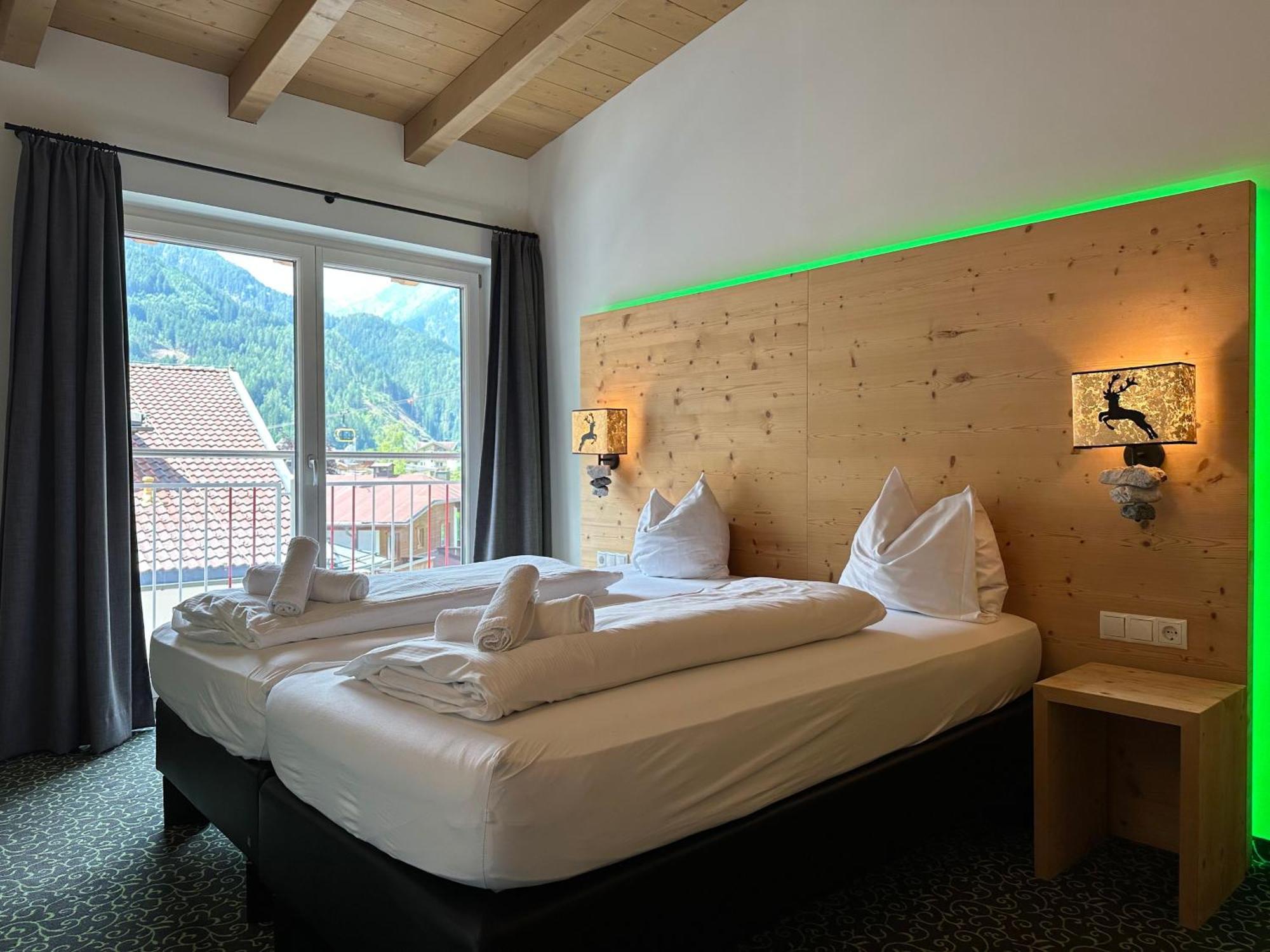 Partyhouse Harakiri Stay Different 60 Seconds To Mountains! Free Parking! Self Check-In Mayrhofen Exterior photo