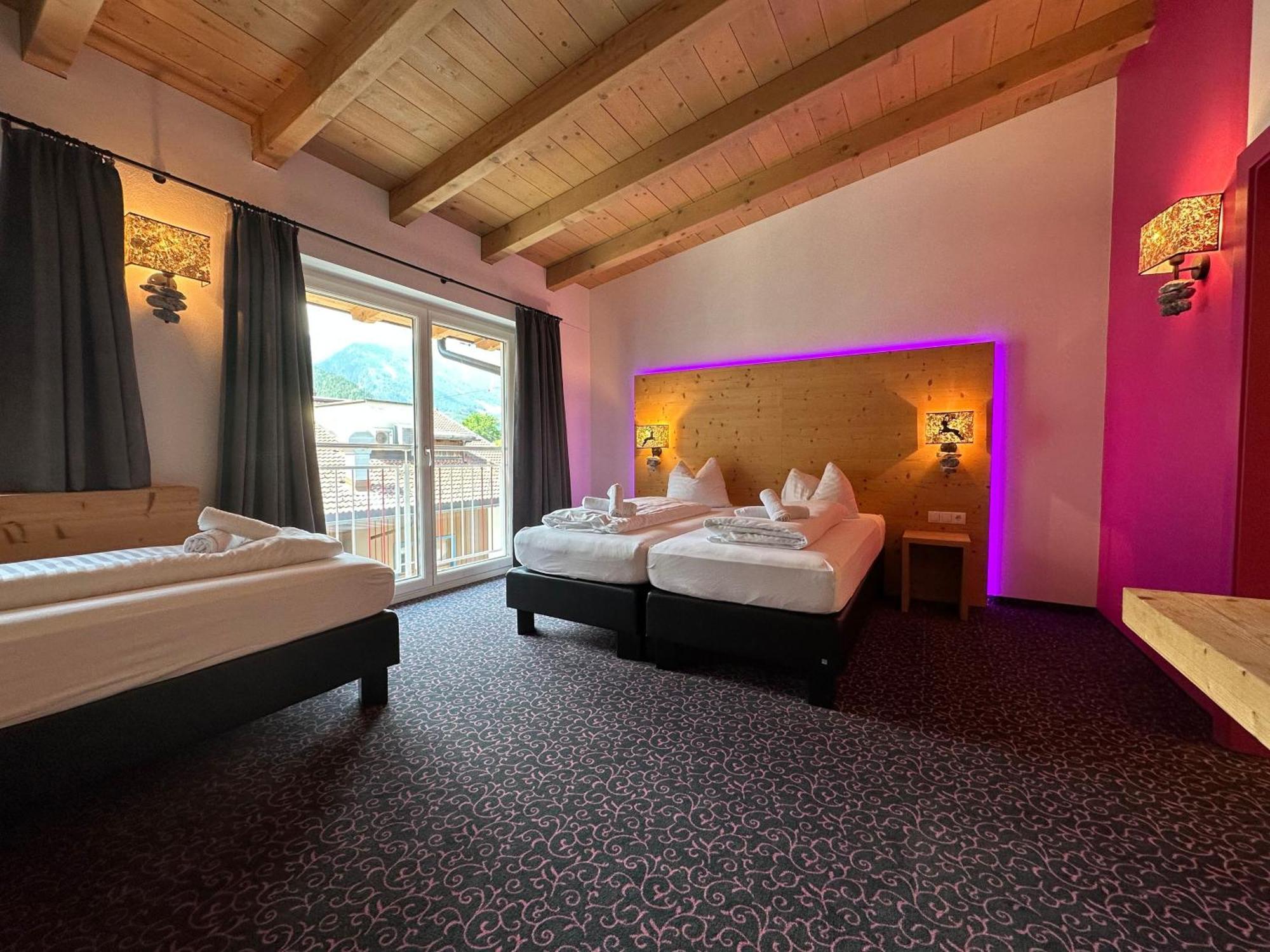 Partyhouse Harakiri Stay Different 60 Seconds To Mountains! Free Parking! Self Check-In Mayrhofen Exterior photo