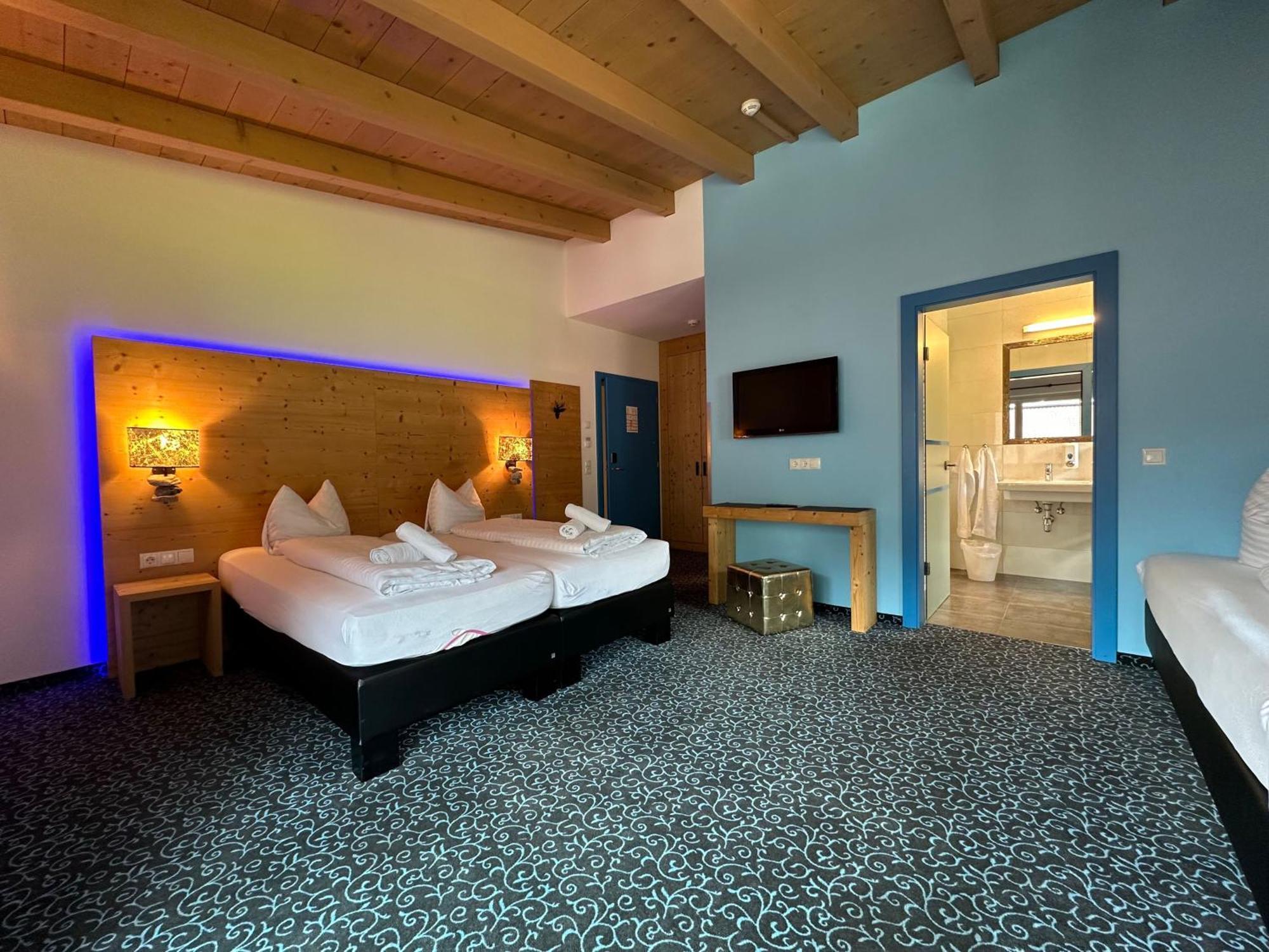 Partyhouse Harakiri Stay Different 60 Seconds To Mountains! Free Parking! Self Check-In Mayrhofen Exterior photo