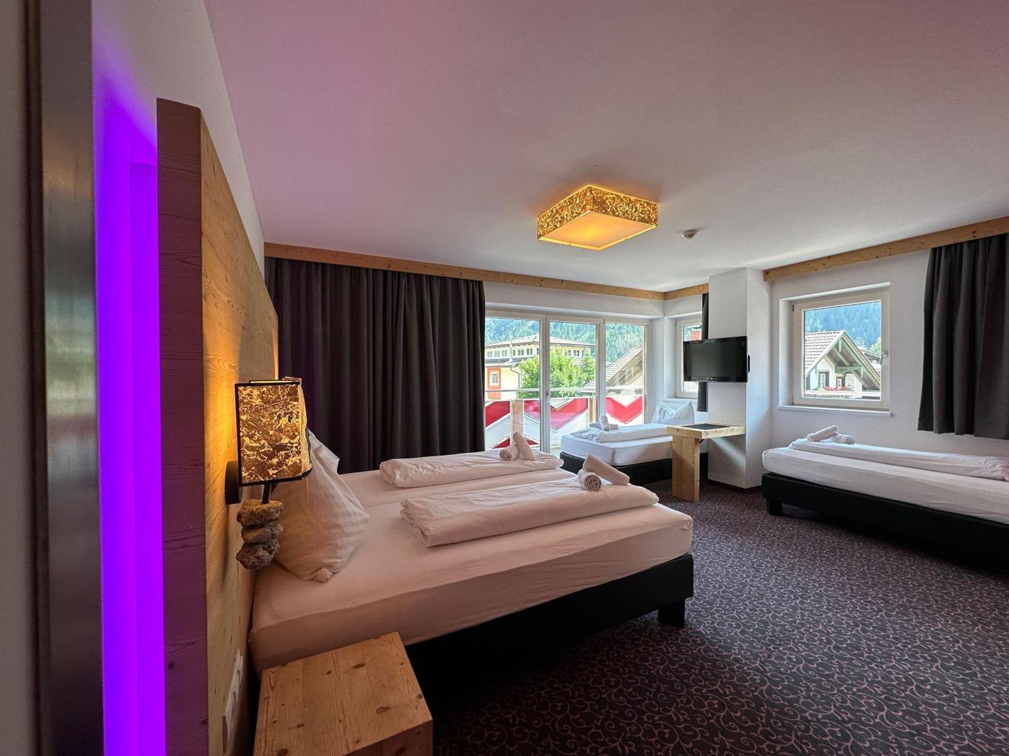 Partyhouse Harakiri Stay Different 60 Seconds To Mountains! Free Parking! Self Check-In Mayrhofen Exterior photo