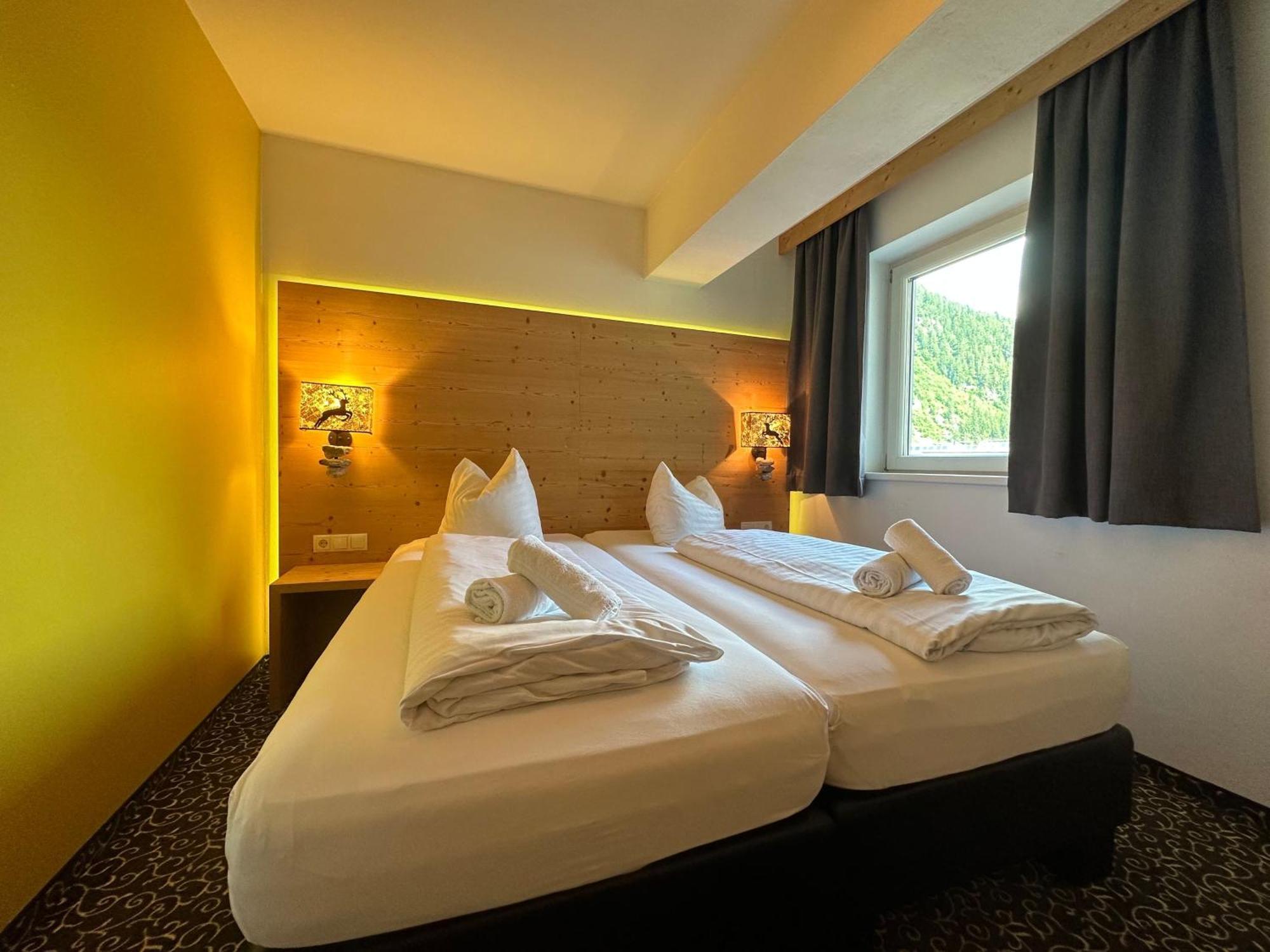 Partyhouse Harakiri Stay Different 60 Seconds To Mountains! Free Parking! Self Check-In Mayrhofen Exterior photo